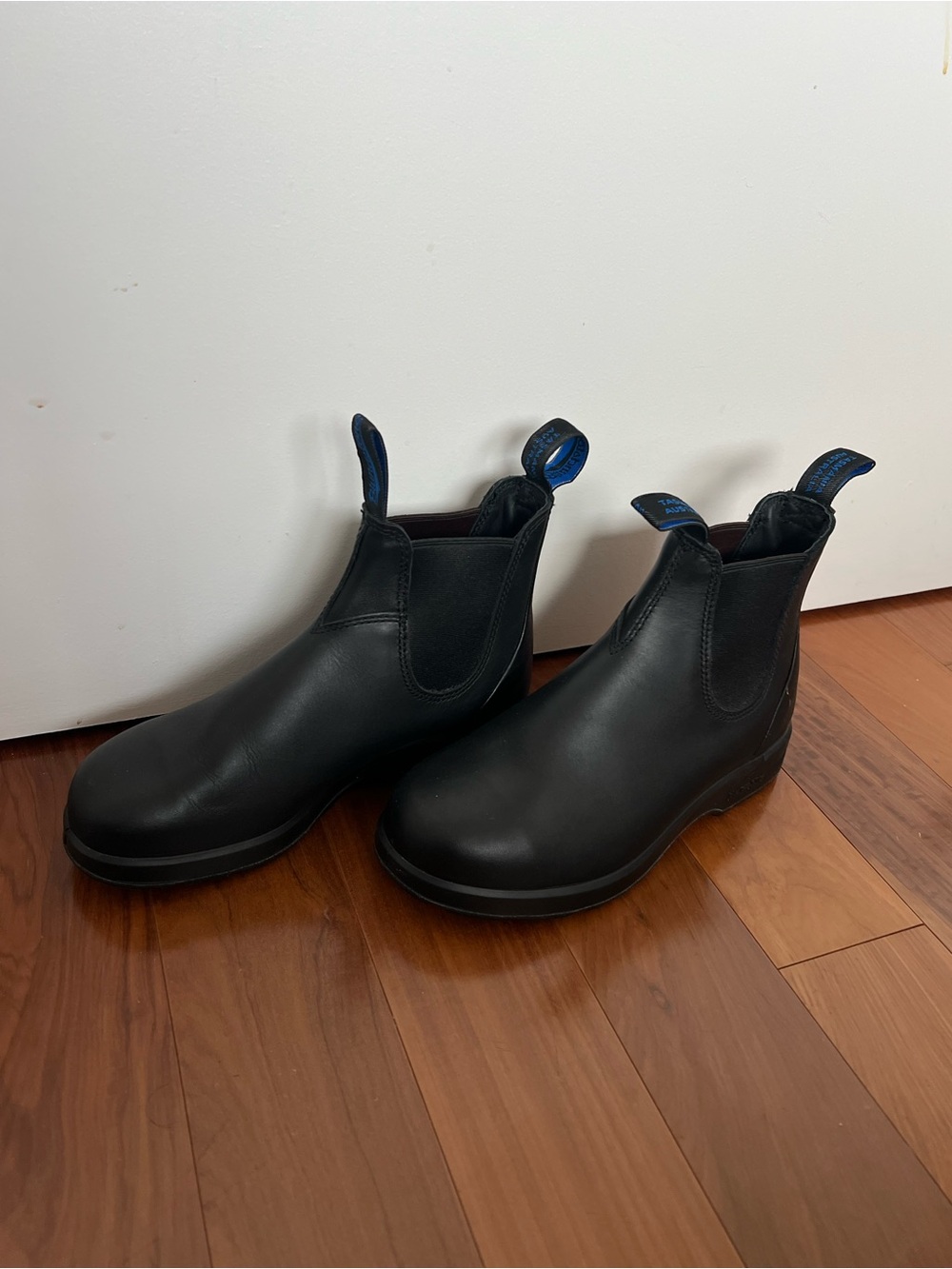 Blundstones Black Chelsea Boots - Slip-On Ankle Boots with fur lining